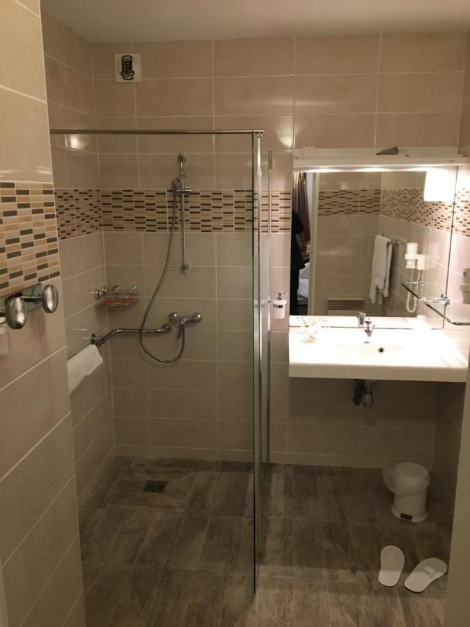 Chaufour-lès-Bonnières Logis Hotel Les Nympheas מראה חיצוני תמונה