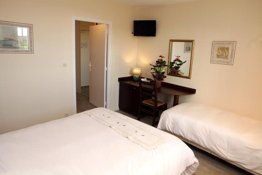 Chaufour-lès-Bonnières Logis Hotel Les Nympheas חדר תמונה