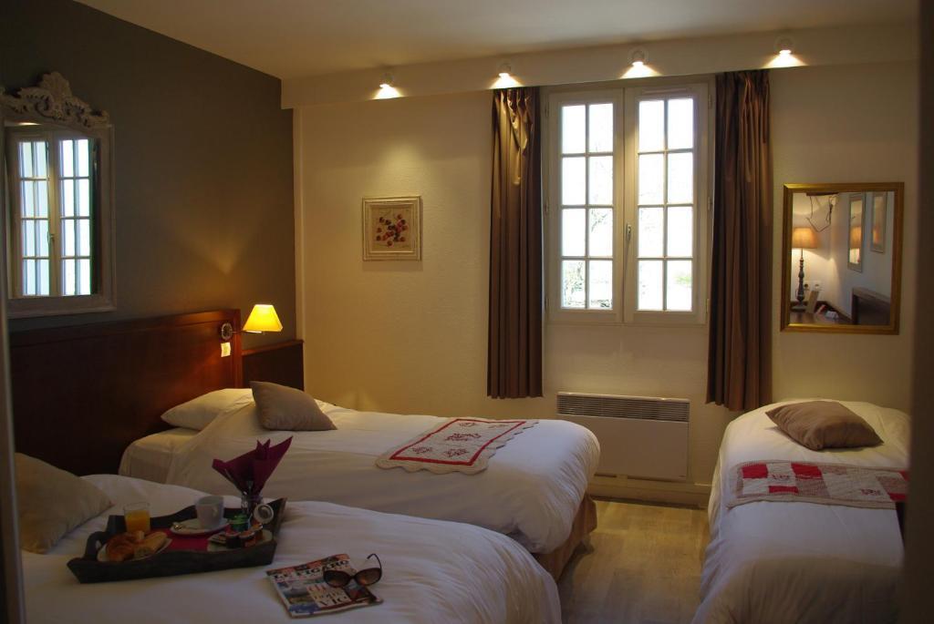 Chaufour-lès-Bonnières Logis Hotel Les Nympheas חדר תמונה