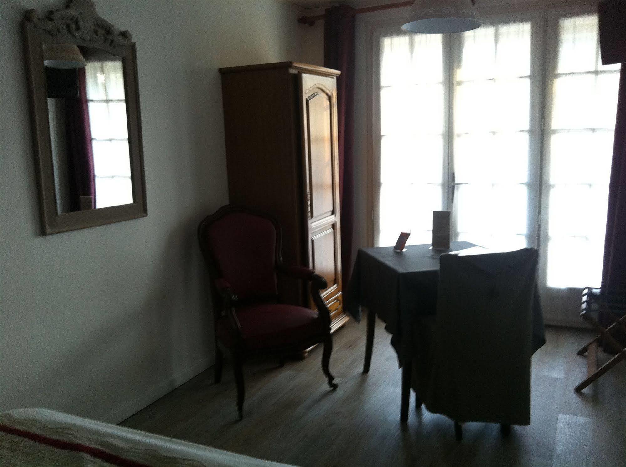 Chaufour-lès-Bonnières Logis Hotel Les Nympheas מראה חיצוני תמונה