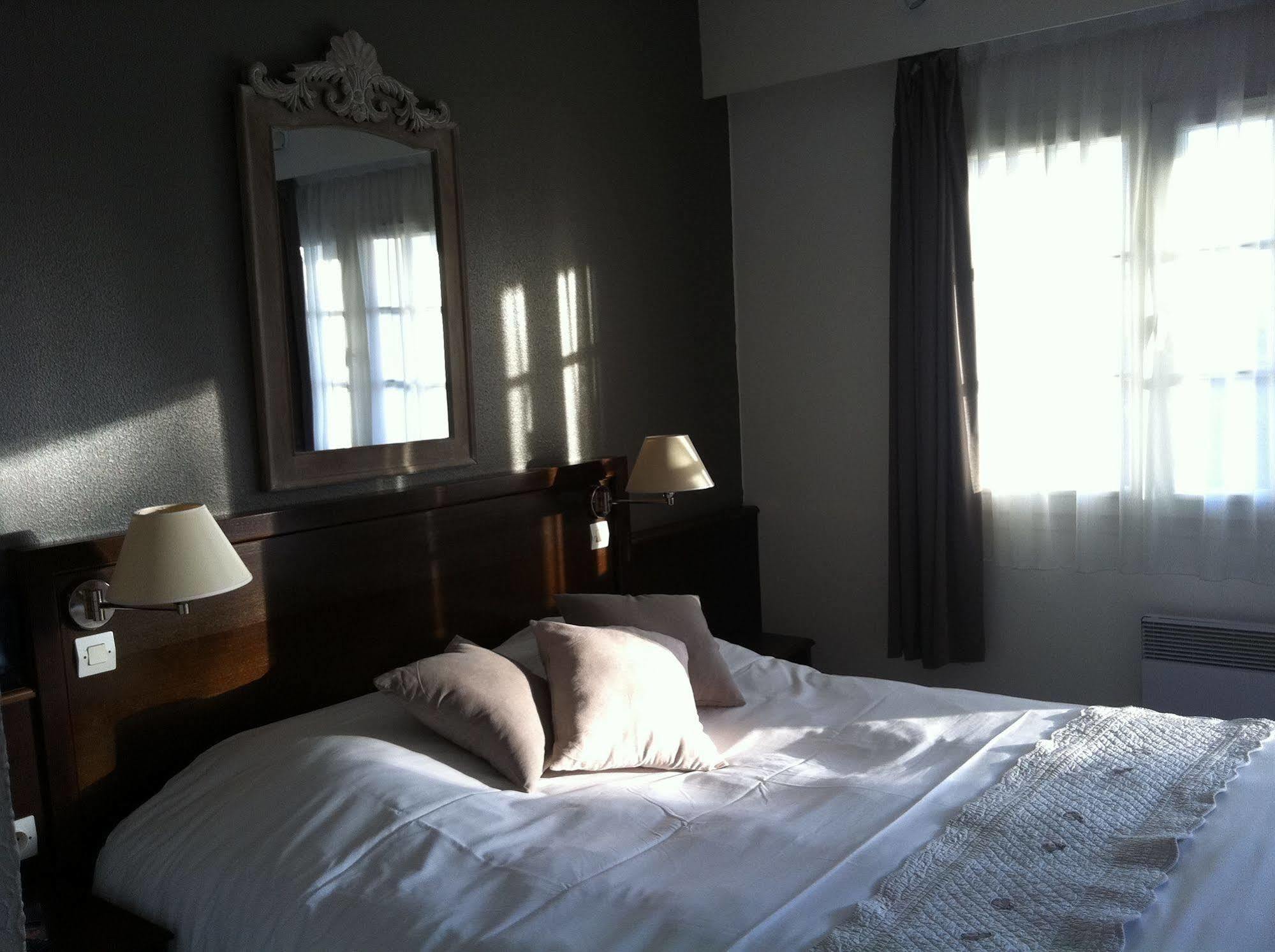 Chaufour-lès-Bonnières Logis Hotel Les Nympheas מראה חיצוני תמונה