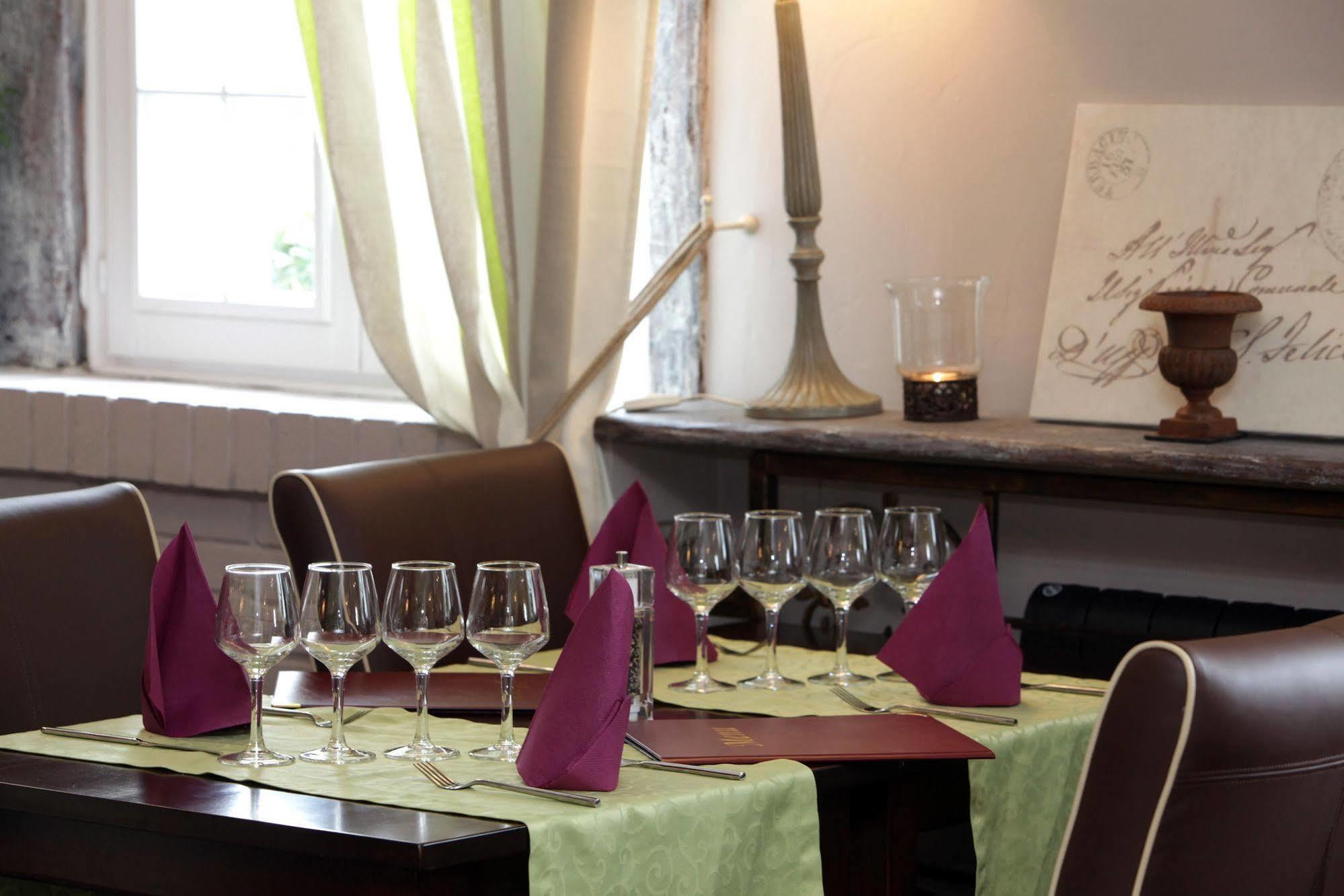 Chaufour-lès-Bonnières Logis Hotel Les Nympheas מראה חיצוני תמונה